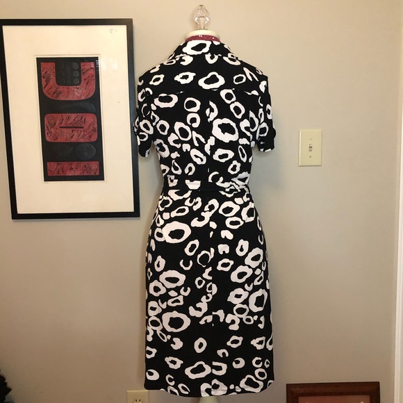 Womans wrap dress. EUC - Picture 7 of 11